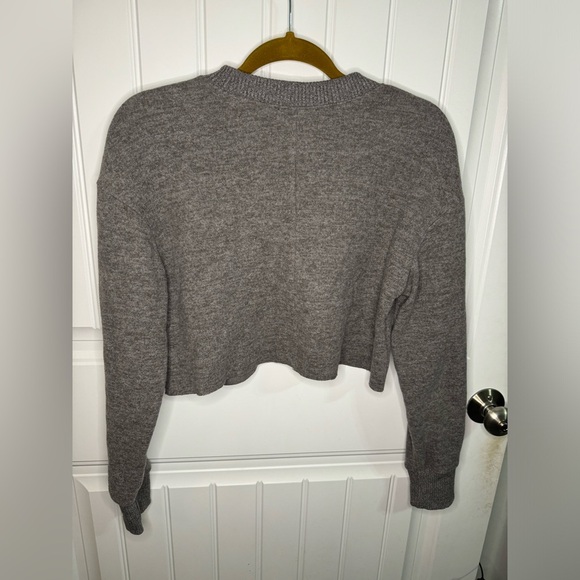 Zara Gray Crew Neck Cropped Sweater - Picture 2 of 5